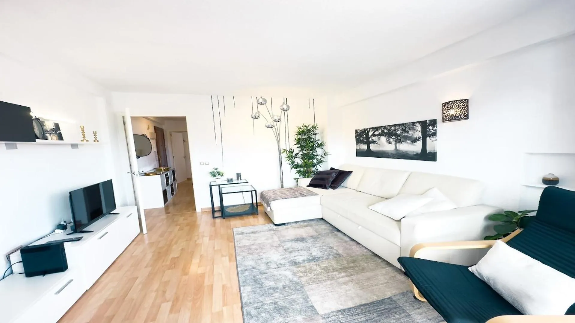 Апартаменты Comfy And Cozy Stay Piscis Бенальмадена